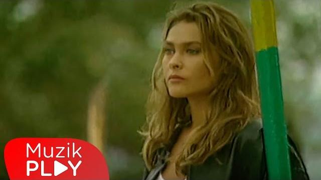 Hülya avşar - sensiz kaldım (official video) Hülya avşar - sensiz kaldım (official video)