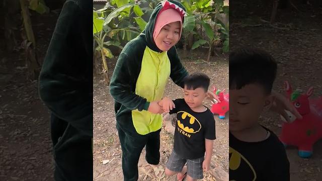 Dance dino with b0cil #shorts #trending #viral Dance dino with b0cil #shorts #trending #viral