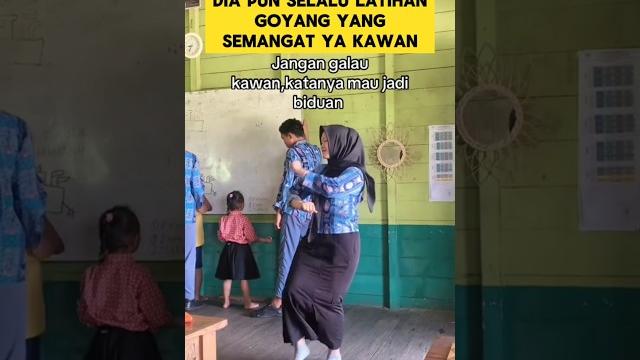 Momen lucu ketika punya teman yang pengen jadi biduan dangdut ‼️#ngakak #lucu #biduan #goyang #joget Momen lucu ketika punya teman yang pengen jadi biduan dangdut ‼️#ngakak #lucu #biduan #goyang #joget