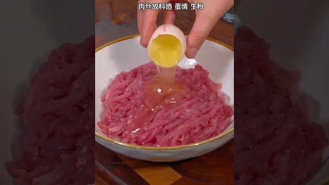 想吃京酱肉丝在也不用去饭店了,自己做的葱香浓浓郁,肉丝滑嫩#京酱肉丝 想吃京酱肉丝在也不用去饭店了,自己做的葱香浓浓郁,肉丝滑嫩#京酱肉丝