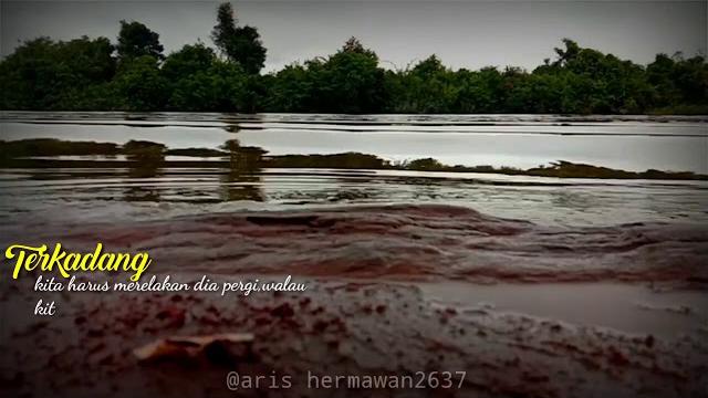 Story wa #versi aris hermawan Story wa #versi aris hermawan