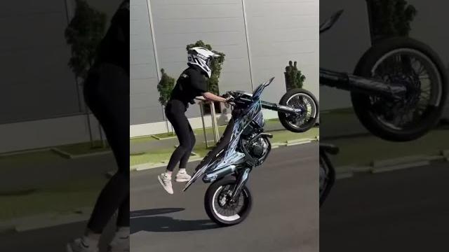 Bike️#supermoto #husqvarna #ktm #supermot #wheelie #stuntriding #4stroke #motolife #exc #stunt Bike️#supermoto #husqvarna #ktm #supermot #wheelie #stuntriding #4stroke #motolife #exc #stunt