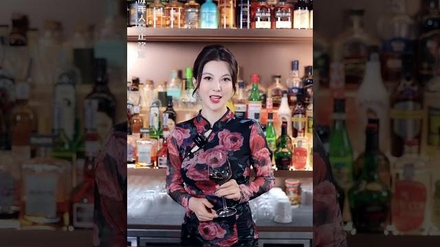 脚踩出来的葡萄酒,会更好喝吗?#酒#葡萄酒 脚踩出来的葡萄酒,会更好喝吗?#酒#葡萄酒
