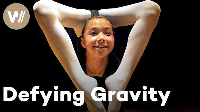 Mongolian girl endures hell to become a famous contortionist | kids on the silk road (1/10) Mongolian girl endures hell to become a famous contortionist | kids on the silk road (1/10)