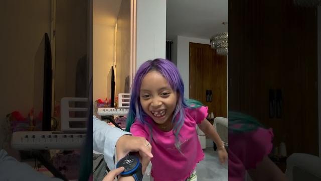 Leika nyobain alat pijat viral, seru banget malah ngakak gak takut kesetrum #leika #shorts #viral Leika nyobain alat pijat viral, seru banget malah ngakak gak takut kesetrum #leika #shorts #viral