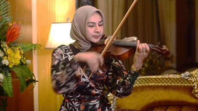 Dealova (once) violin cover by sarah savitri Dealova (once) violin cover by sarah savitri