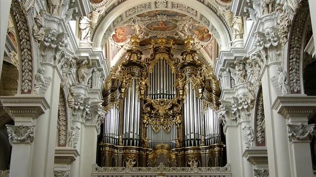 Toccata and fugue in d minor (best version ever) Toccata and fugue in d minor (best version ever)