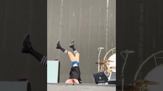 Red hot chili peppers keep the shirtless tradition alive – global tour 2023 thrills #rhcp Red hot chili peppers keep the shirtless tradition alive – global tour 2023 thrills #rhcp