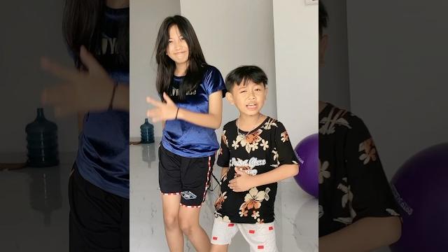 Lucu banget adek kaka ini Lucu banget adek kaka ini