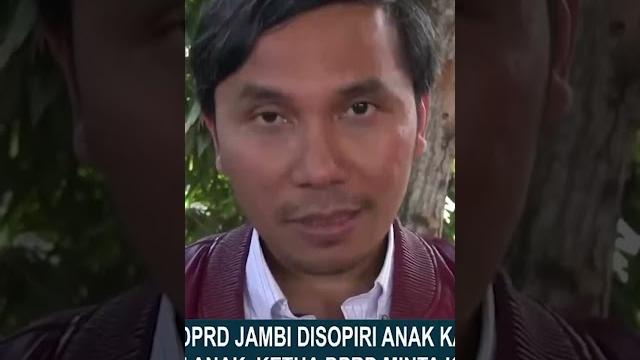 Wanita bugil di mobil dinas Wanita bugil di mobil dinas