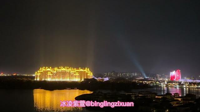 夜景灯光秀,寂寞如斯,与君相随,愿一起欣赏美景共度良宵。 夜景灯光秀,寂寞如斯,与君相随,愿一起欣赏美景共度良宵。