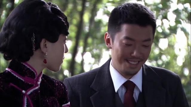 Nữ đặc công bị kẻ địch dùng hình tra tấn dã man Nữ đặc công bị kẻ địch dùng hình tra tấn dã man