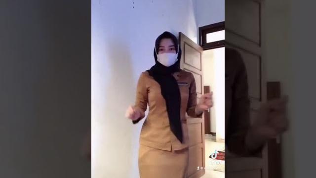 Pns cantik goyang di tiktok Pns cantik goyang di tiktok