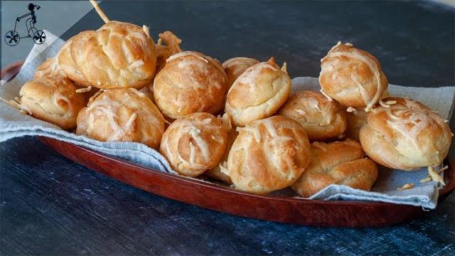 Cheese puffs gougères bourguignonne Cheese puffs gougères bourguignonne