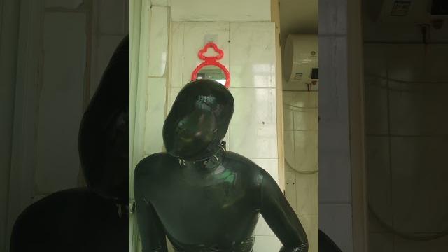 全包胶衣处于上锁状态,持续了50多小时 全包胶衣处于上锁状态,持续了50多小时