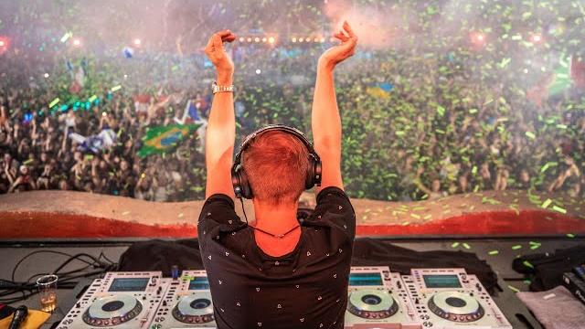 Armin van buuren live at tomorrowland 2018 Armin van buuren live at tomorrowland 2018
