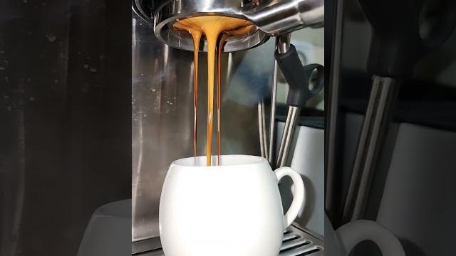 Don't do this! bottomless portafilter #espresso #shorts Don't do this! bottomless portafilter #espresso #shorts