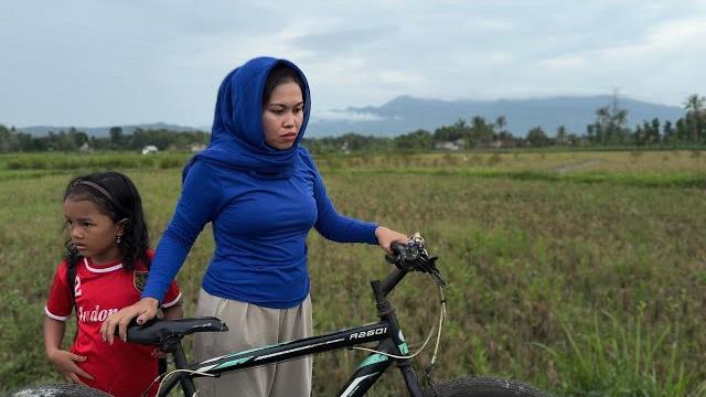 Melebihi cinta ibu kandung...!!! malaikat tak bersayap || janda desa anak satu || janda pedesaan Melebihi cinta ibu kandung...!!! malaikat tak bersayap || janda desa anak satu || janda pedesaan