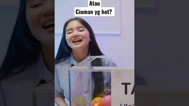 Kienzy duta kolam renang "goyangan or ciuman" #kienzytiktok #tiktok #tanyajawab #shorts Kienzy duta kolam renang "goyangan or ciuman" #kienzytiktok #tiktok #tanyajawab #shorts