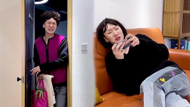 【抖音小冷不冷】快递风波,以前的妈妈和90后妈妈的不同#shorts 【抖音小冷不冷】快递风波,以前的妈妈和90后妈妈的不同#shorts