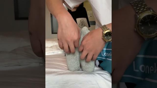 運動系小姊姊の高痒度灰棉襪大汗腳底搔癢‼️chinese girl stinky ticklish socks feet tickled/asian girl sweaty socks soles 運動系小姊姊の高痒度灰棉襪大汗腳底搔癢‼️chinese girl stinky ticklish socks feet tickled/asian girl sweaty socks soles