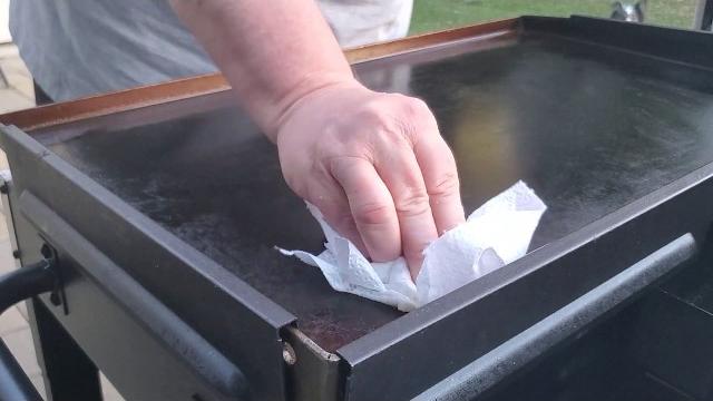 Griddle porn: cleaning your griddle Griddle porn: cleaning your griddle