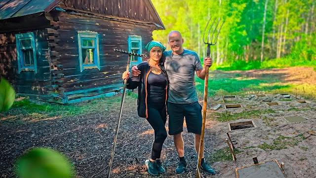 Купили хутор в глухом лесу и восстанавливаем его. но и на усадьбе есть работа всегда. Купили хутор в глухом лесу и восстанавливаем его. но и на усадьбе есть работа всегда.
