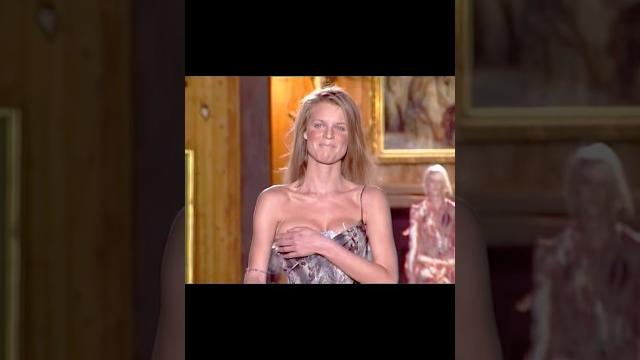 Perfect model walk watch #runway #catwalktour #catwalkmodel #catwalk #model #fashion #shorts Perfect model walk watch #runway #catwalktour #catwalkmodel #catwalk #model #fashion #shorts