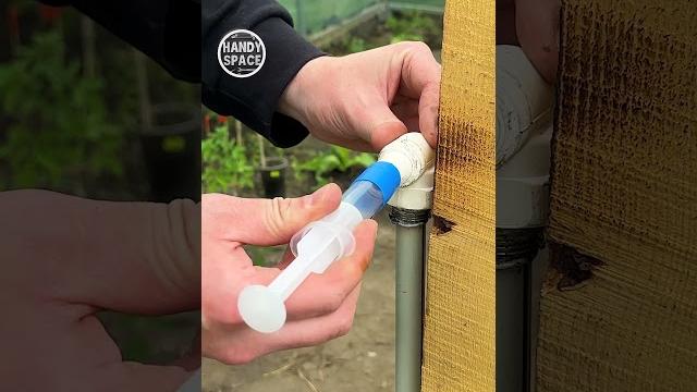 Experienced plumbers will be shocked – this syringe trick works! Experienced plumbers will be shocked – this syringe trick works!