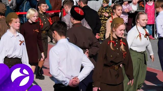 В надыме на 9 мая станцевали вальс В надыме на 9 мая станцевали вальс