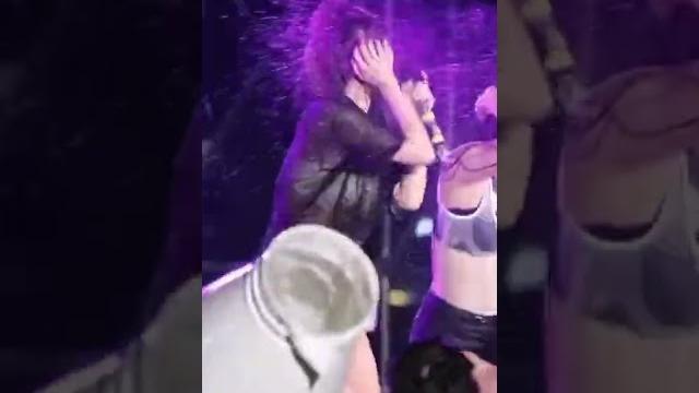 Basah deh.. konser muncrat Basah deh.. konser muncrat