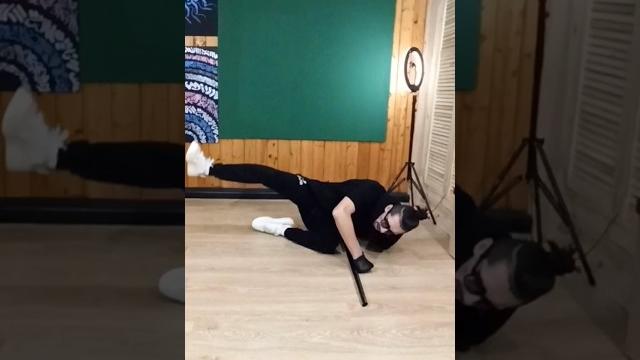 Прыгал через палку держа её в руках... скоро клип #challendge #челлендж #кравкаллиграф Прыгал через палку держа её в руках... скоро клип #challendge #челлендж #кравкаллиграф