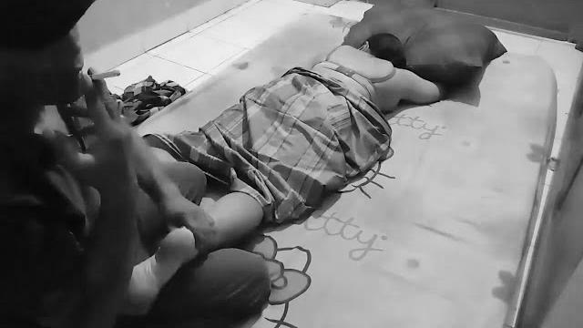 Ibu muda sakit pinggang digarap mbah maryono #1 Ibu muda sakit pinggang digarap mbah maryono #1