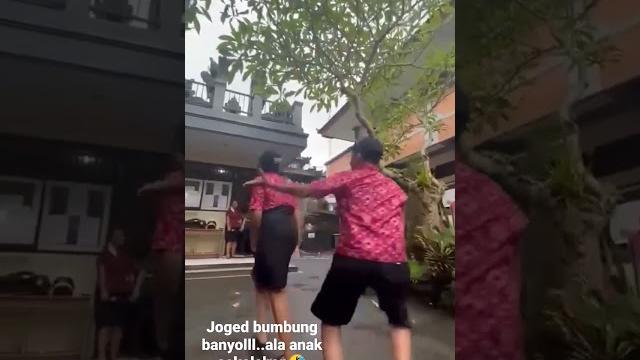Joged bumbung banyoll...n lucu Joged bumbung banyoll...n lucu