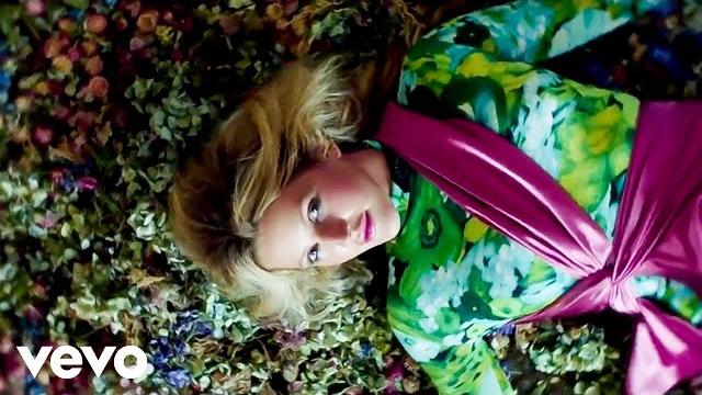 Ellie goulding, diplo, swae lee - close to me (official video) Ellie goulding, diplo, swae lee - close to me (official video)