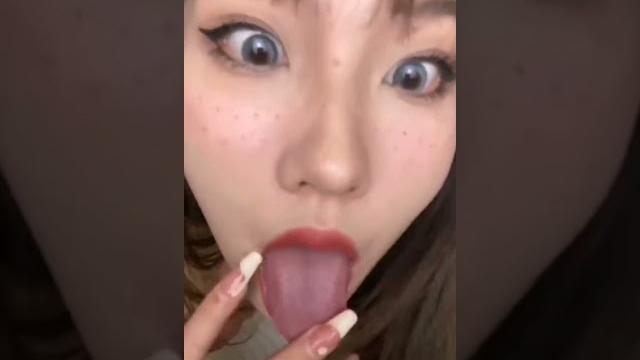 【易直播】【胆胆】近距离怼脸盯,口腔检查之口腔溃疡舌头痛 【易直播】【胆胆】近距离怼脸盯,口腔检查之口腔溃疡舌头痛