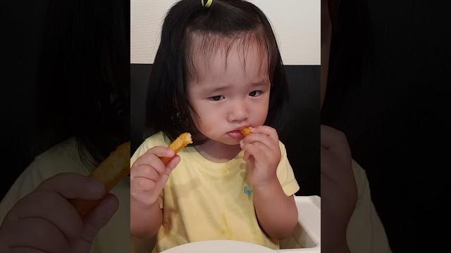 小妤吃播~現炸薯條左右開吃 小妤吃播~現炸薯條左右開吃