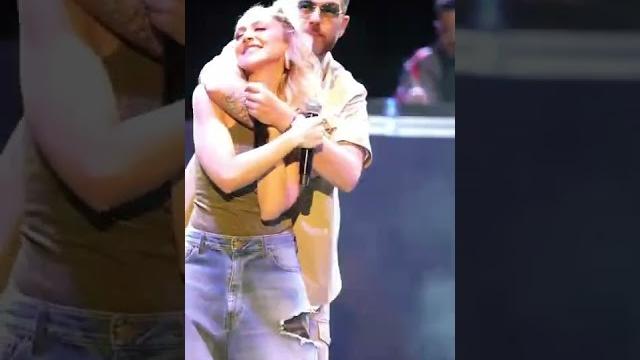 Murda konserinde hadise sahneye çıktı..! #hadise #murda Murda konserinde hadise sahneye çıktı..! #hadise #murda