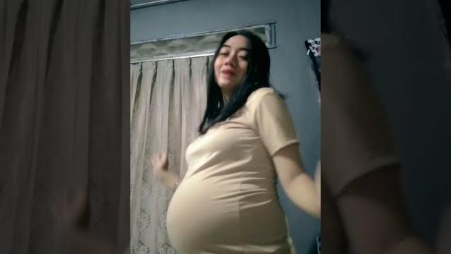 Bumil perut bulet gede bangett Bumil perut bulet gede bangett
