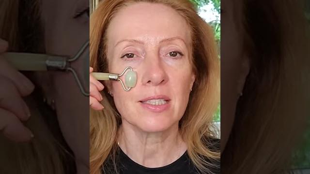 Quick face yoga eye wrinkle massage routine #shorts #facemassage #faceyoga #antiaging #jaderoller Quick face yoga eye wrinkle massage routine #shorts #facemassage #faceyoga #antiaging #jaderoller