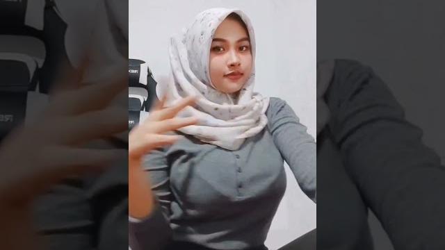 Ella rochmi thalia Ella rochmi thalia