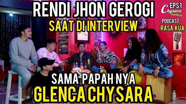 Rendi jhon gerogi saat di interview sama papah nya glenca chysara di chysara family podcast. Rendi jhon gerogi saat di interview sama papah nya glenca chysara di chysara family podcast.