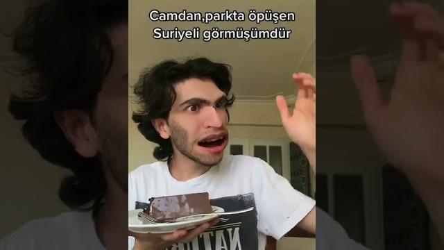 Camda,parkta öpüşen suriyeli görmüşumdür Camda,parkta öpüşen suriyeli görmüşumdür