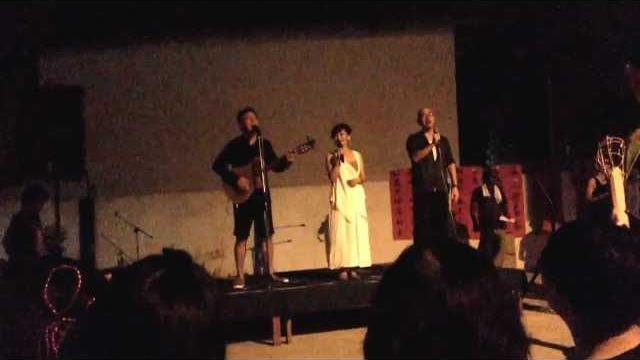 2013年灯佑苏丹街....另类音乐人演唱«茨厂街» 2013年灯佑苏丹街....另类音乐人演唱«茨厂街»