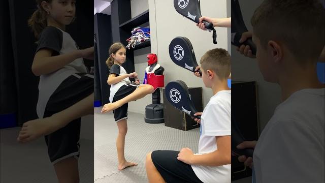 Taekwondo/children kicks/children tricks Taekwondo/children kicks/children tricks