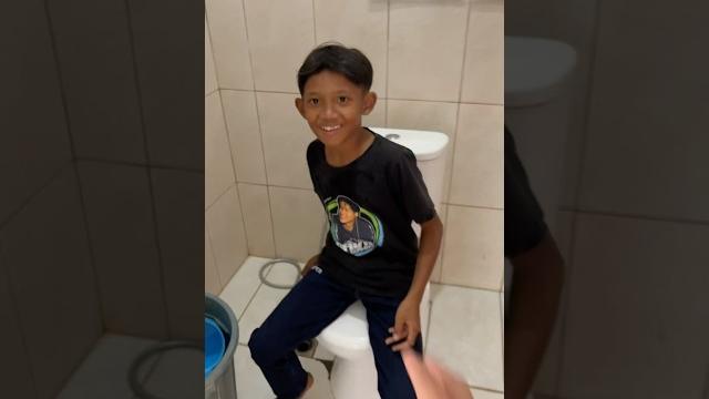 Fahmi salah toilet #anakdesa #funny #davidsunairi #minivlog Fahmi salah toilet #anakdesa #funny #davidsunairi #minivlog