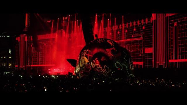 Roger waters - pigs (three different ones) (live) Roger waters - pigs (three different ones) (live)