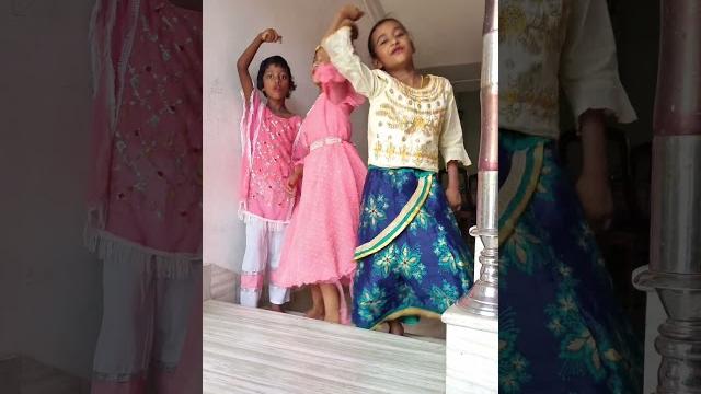 Tujhe hat pakad ke ghumau #youtubeshorts #shorts #dance Tujhe hat pakad ke ghumau #youtubeshorts #shorts #dance