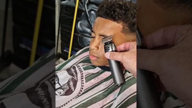 How to do an eyebrow slit How to do an eyebrow slit