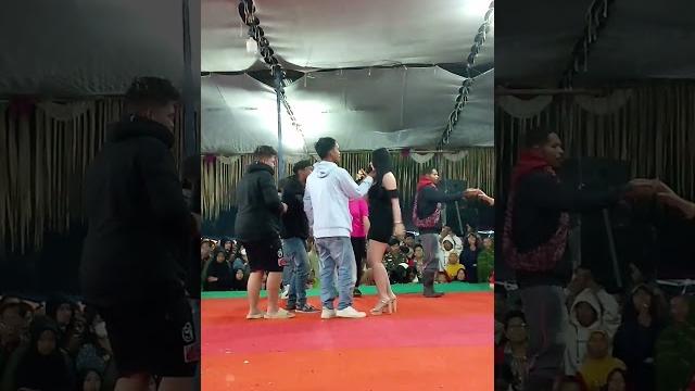 Artis ini marah karna yang nyawer tidak sopan Artis ini marah karna yang nyawer tidak sopan